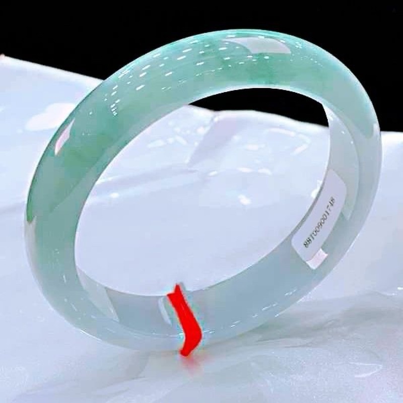 Myanmar , Natural Ice Jadeite  - огляд і ціна Lighting & Home Decor Studio Photos