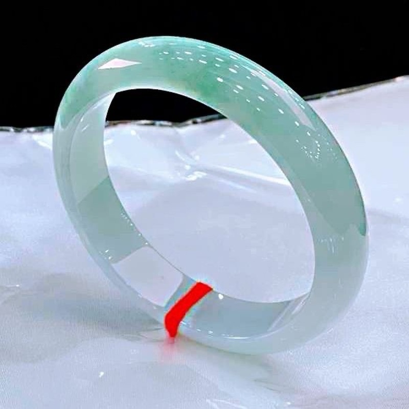 Myanmar , Natural Ice Jadeite  - огляд і ціна Lighting & Home Decor Studio Photos