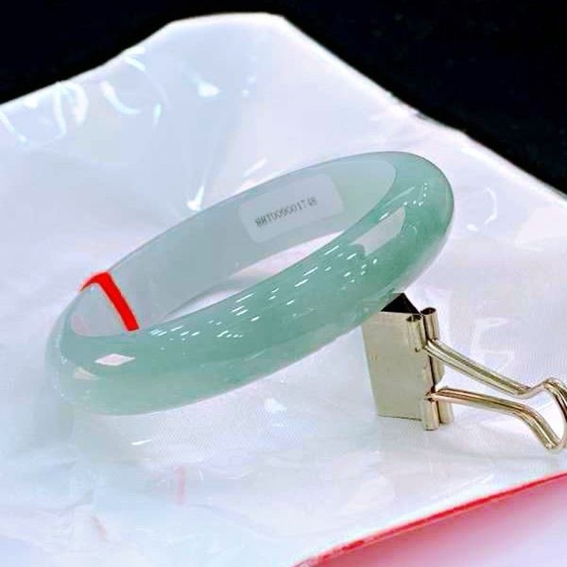 Myanmar , Natural Ice Jadeite  - огляд і ціна Lighting & Home Decor Studio Photos