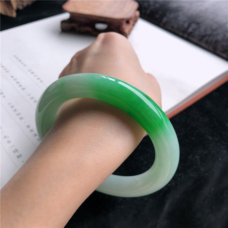 Natural Burmese Jadeite Bracel - огляд і ціна Lighting & Home Decor Studio Photos